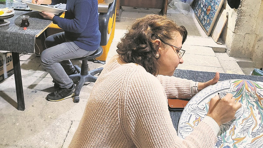 Avanoslu kadınlar bölgenin çini ustalığına sahip çıkıyor