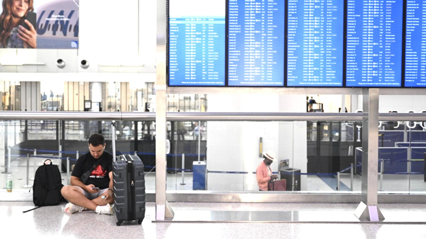 California’da hava yolu çalışanlarının protestosu Şükran Günü trafiğini durma noktasına getirdi
