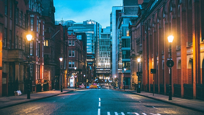 İngiltere'de yüksek fiyatlı konutlara ek vergi geliyor