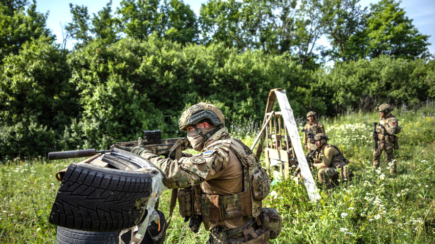 Rus gölgesi büyüdükçe Avrupa gençlerini silah altına alıyor