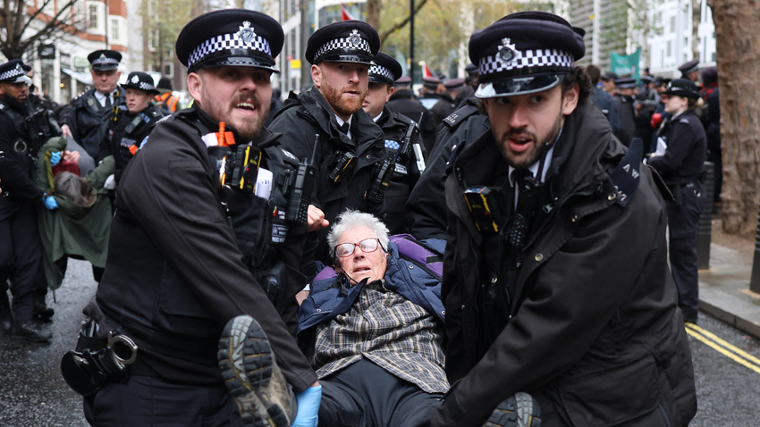 İngiltere'nin yasakladığı Filistin aktivist grubunun mahkemesi başladı