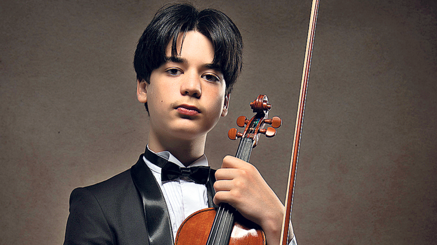 Atahan Dinç, 2026 Şubat’ında piyanist Pınar Çelik Warşi ile Londra’daki ilk resitalini verecek.