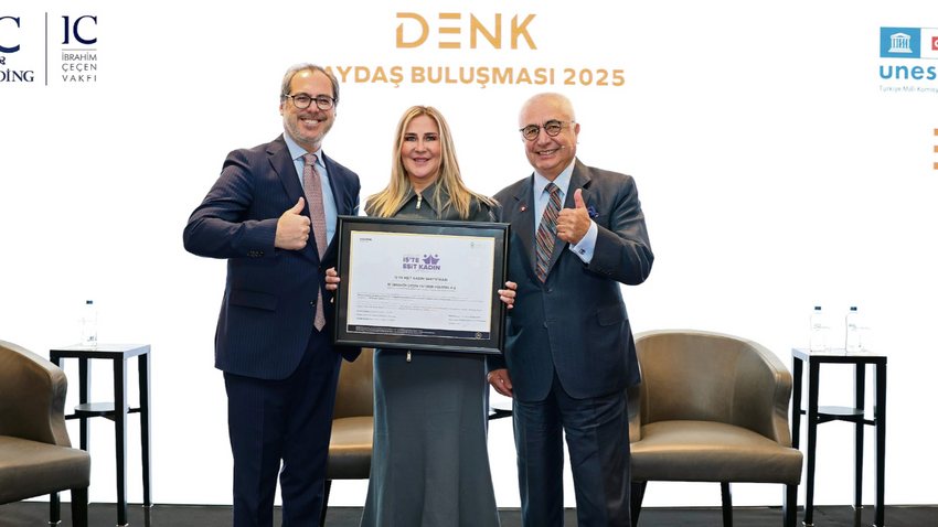 Soldan sağa: IC Holding CEO’su Can Çaka, IC Holding İnsan ve Kültür Başkanı Nazire Ulusoy, Bursa Sürdürülebilirlik Akademisi Başkanı Murat Sungur