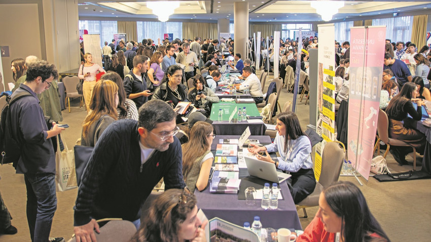 Taksim'de InterContinental Otel'de düzenlenen etkinliğe 41 İtalyan üniversitesi katıldı. Organizasyona yoğun ilgi gösterilirken öğrenci ve veliler stantların önünde kuyruk oluşturdu.