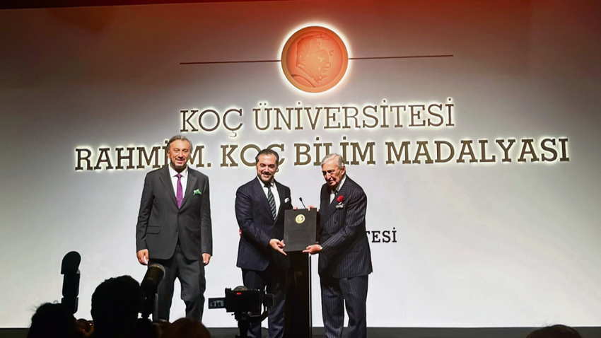 Rahmi M. Koç Bilim Madalyası Prof. Dr. Ufuk Akçiğit’e verildi