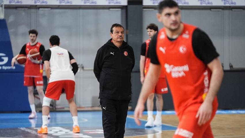 Ergin Ataman: Akıllı, savunmada taviz vermeden ve hücumda kontrolü bırakmadan oynamamız lazım
