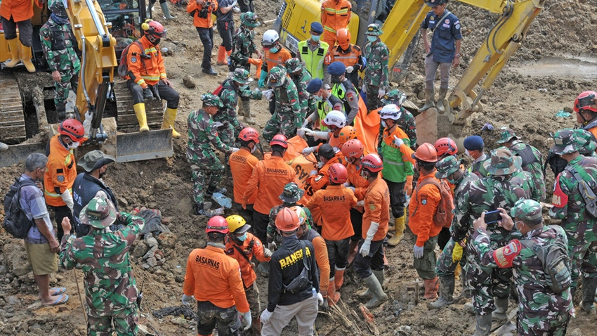 Endonezya'da şiddetli yağışların yol açtığı afetlerde can kaybı 442'ye yükseldi
