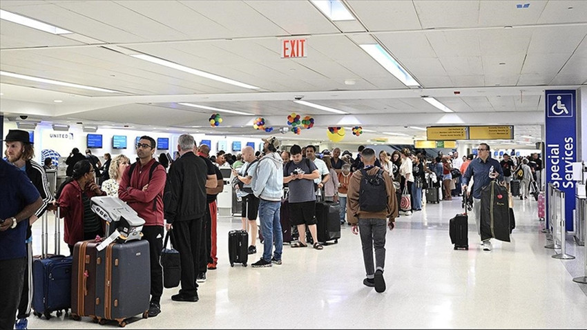 Şükran Günü tatilinden dönenler havalimanlarında mahsur kaldı: ABD'de iki günde 2 bin 500 uçuş iptal edildi