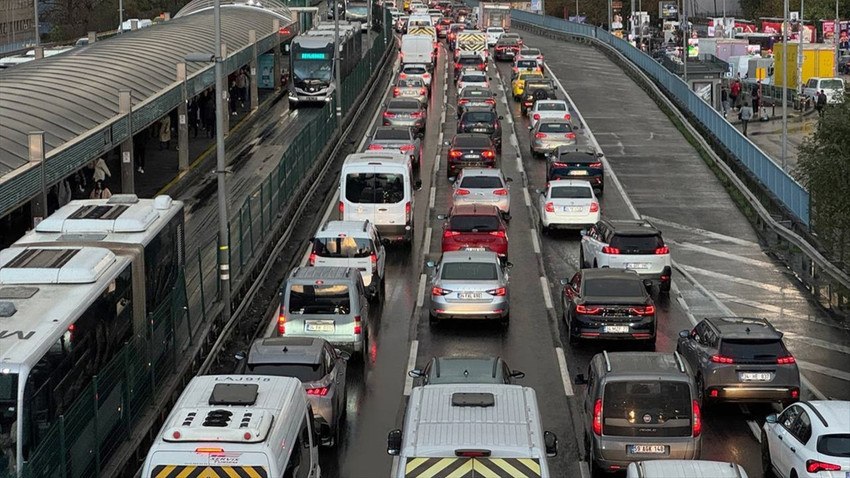 İstanbul'da trafik yoğunluğu yüzde 80'e ulaştı