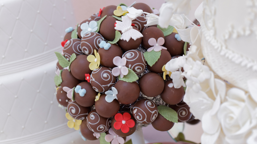 Çikolata müzayedesi: Sanat eserleri açık artırmada 100 bin euro topladı