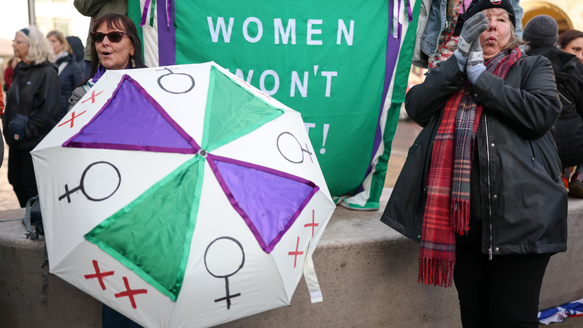 Ulusal Kadın Enstitüleri Federasyonu, transları üyeliğe kabul etmeyeceğini açıkladı