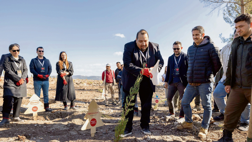 Proje kapsamında 150 bin fidan dikilmesi ve 2.4 milyon metrekarelik alanın yeniden ormanlaştırılması hedefleniyor.