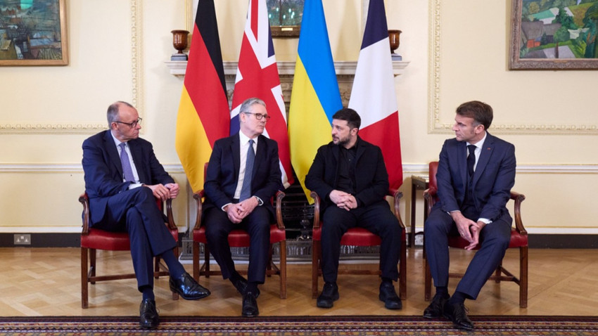 Zelenski: Londra’daki görüşmeler verimli geçti ve barış yönünde küçük bir ilerleme var