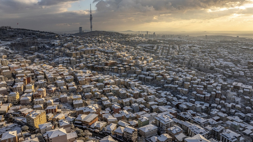 Kar İstanbul'u terk ediyor: AKOM'dan cumartesi için fırtına uyarısı