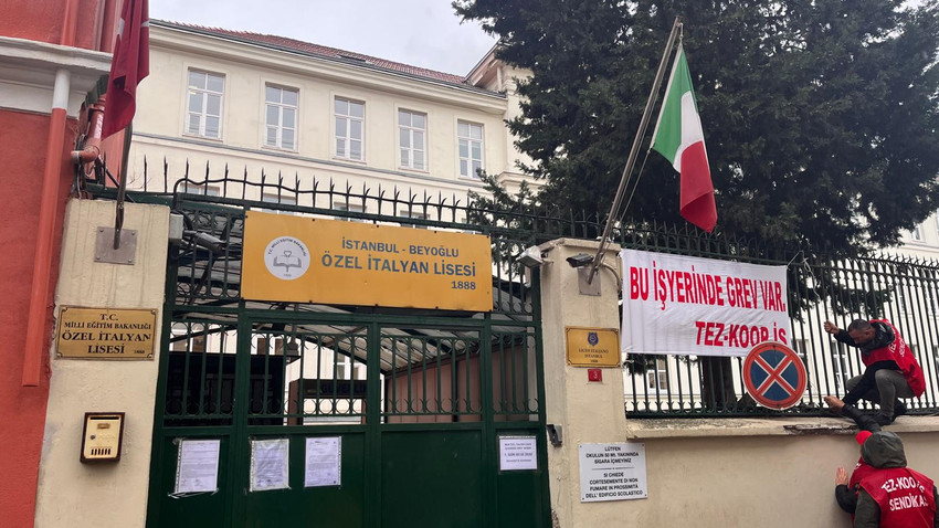 Türk öğretmenler İtalyan Lisesi'ne grev kararını astı