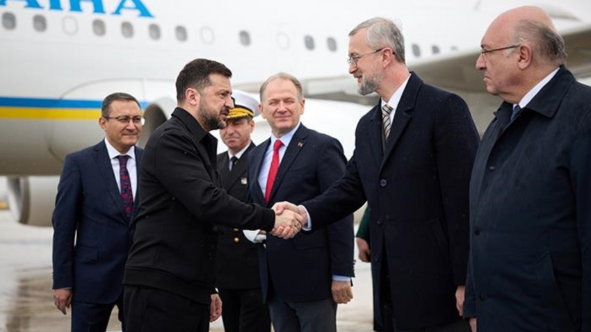 Cumhurbaşkanı Erdoğan, Ukrayna Devlet Başkanı Zelenskiy'i resmi törenle karşıladı