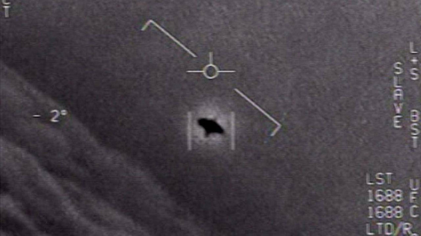 Pentagon yeni UFO görüntülerini yayınladı: 'Küreler savaş uçaklarını takip ediyor'
