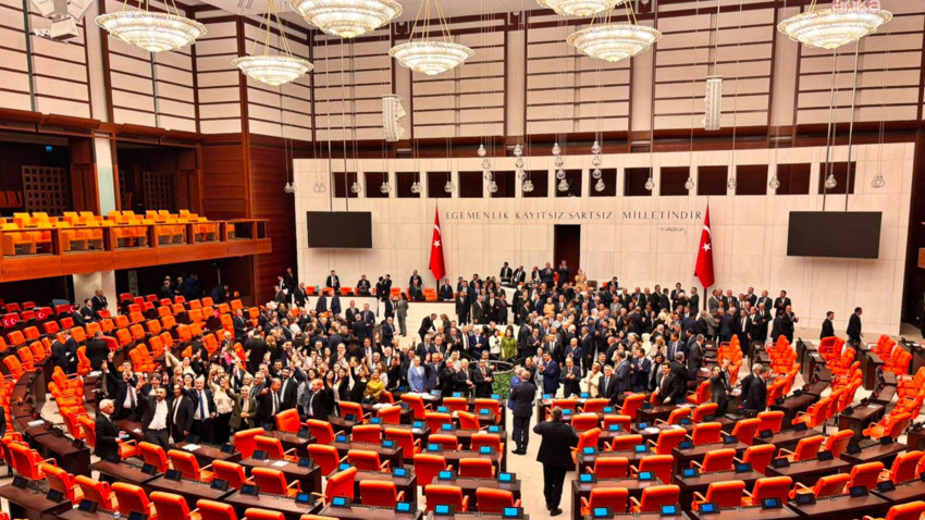 Tarihi teklif 467 oyla Meclis'ten geçti: Çerçeve yasa TBMM Genel Kurulu’nda kabul edildi