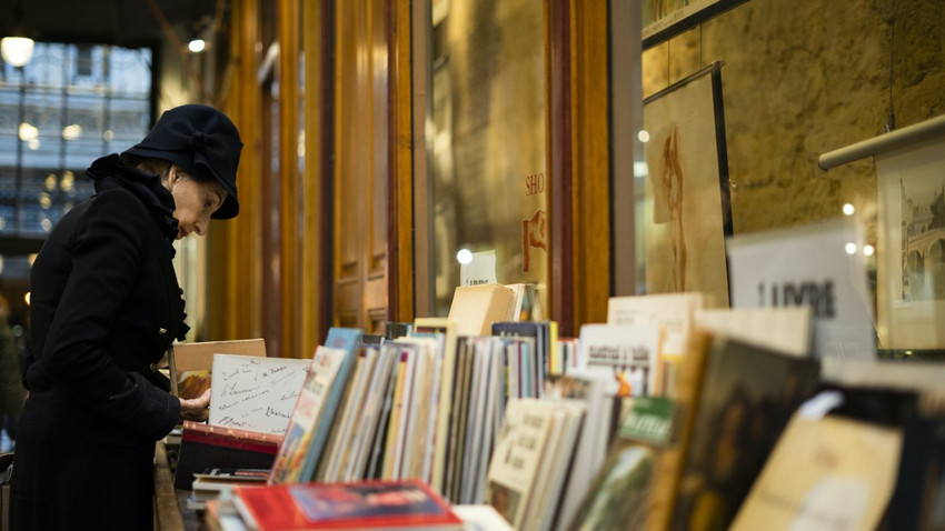 Fransa’da kitapçılar sokağa çıkma yasağında açık olacak