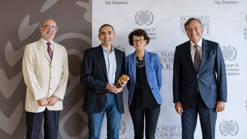 Eczacıbaşı Tıp Onur Ödülü Prof. Uğur Şahin ve Dr. Özlem Türeci’ye verildi