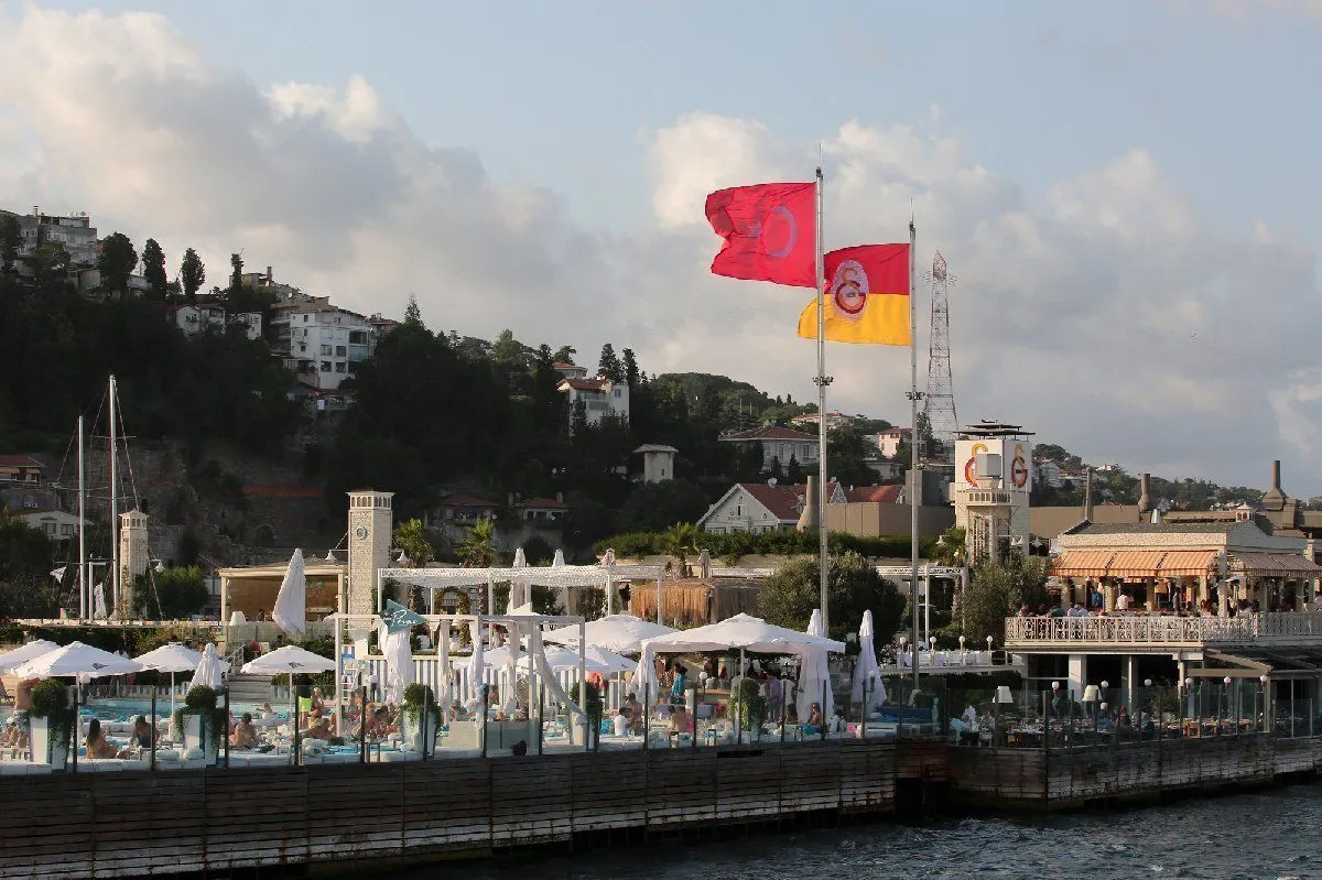 Galatasaray Adası'nı (Su Ada) teslim aldı