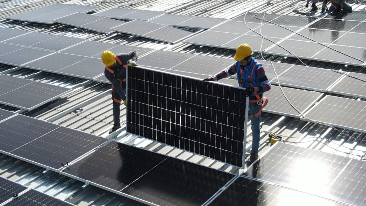 Villada, apartman çatısında güneş enerjisi üretmenin önü açıldı (Yatırım sınırı 25 kW'ye çıktı)