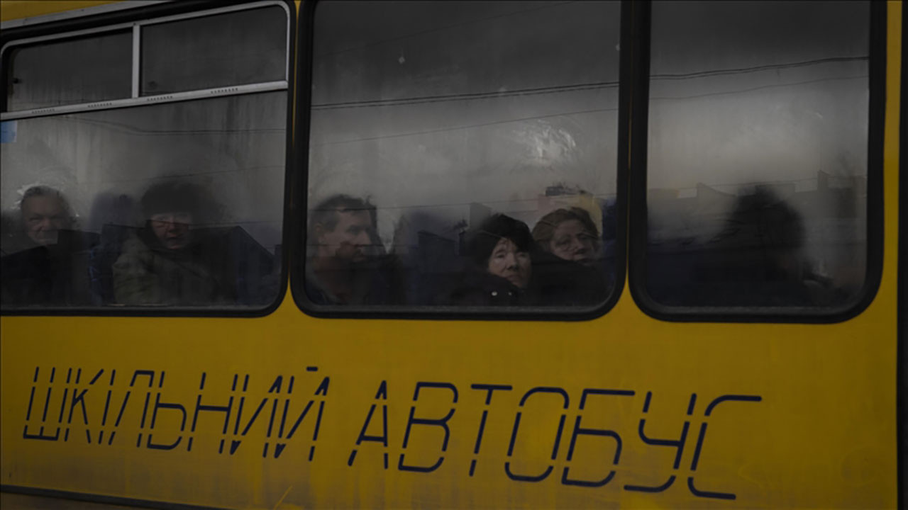 Yüzlerce kişi Mariupol’daki ablukadan kaçtı, on binlercesi hala mahsur