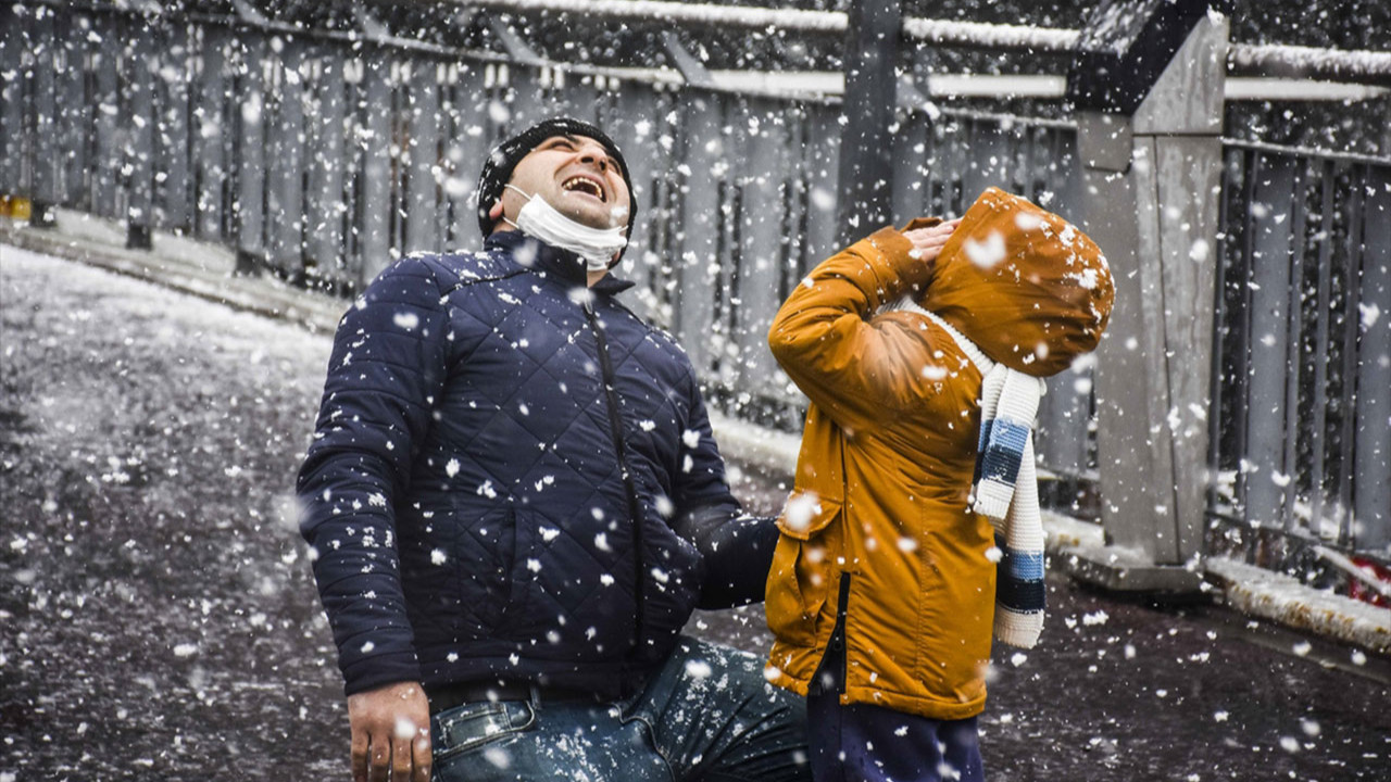 İstanbul için peş peşe kuvvetli kar uyarısı