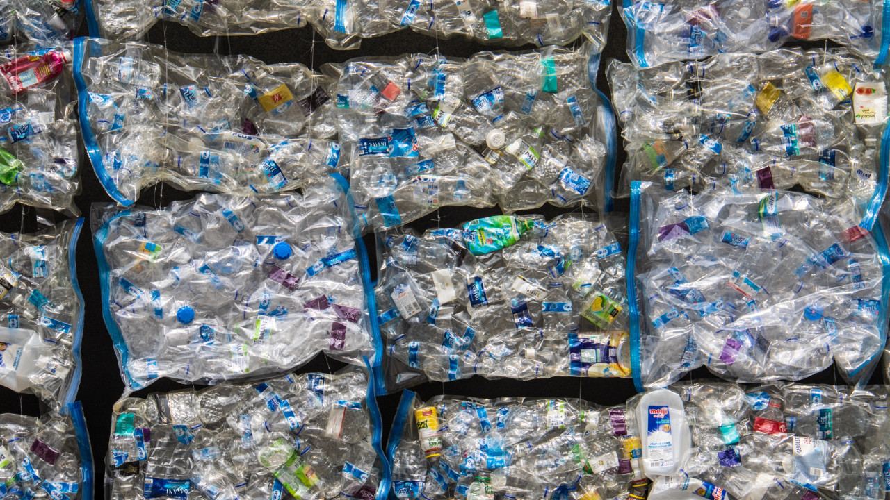 Geri dönüştürülmüş plastik şişeler daha fazla kimyasal sızdırıyor