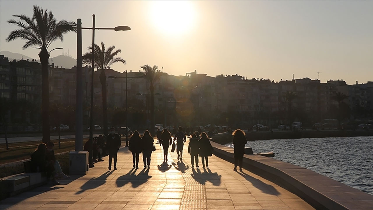 Avrupa'da etkisini sürdüren sıcak hava dalgası Türkiye'ye gelecek mi?