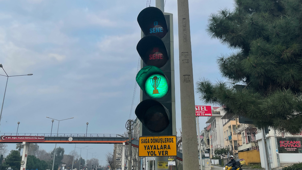 Trabzon'u şampiyonluk heyecanı sardı: Şehirdeki trafik lambalarında 