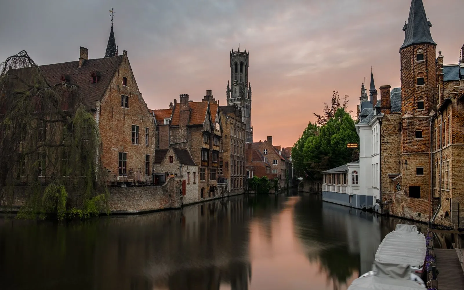 Brugge mimarisi ve şehirde günlük yaşam
