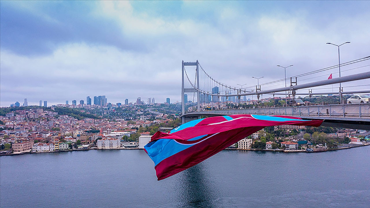 Trabzonsporlu taraftarlar İstanbul'da şampiyonluk kutlamasına hazırlanıyor