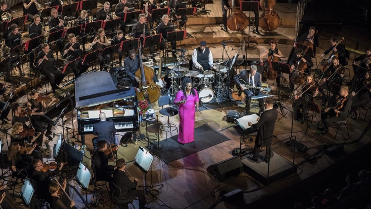 Gramy ödüllü Dianne Reeves, İstanbul'da konser verecek