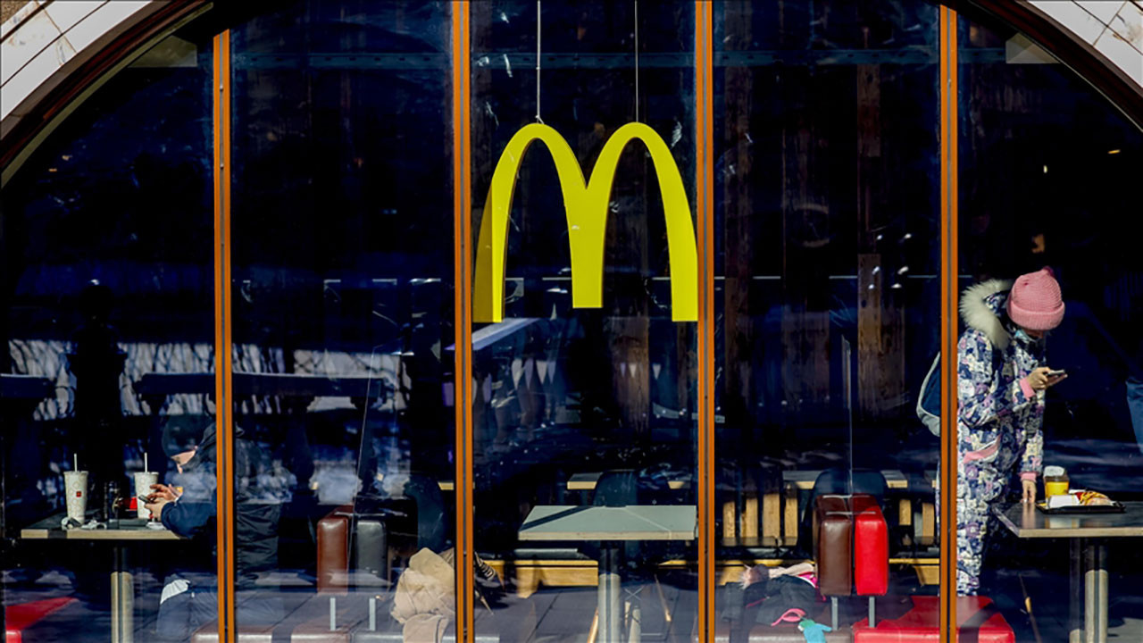 McDonald’s Rusya’daki tüm şubelerini devrediyor