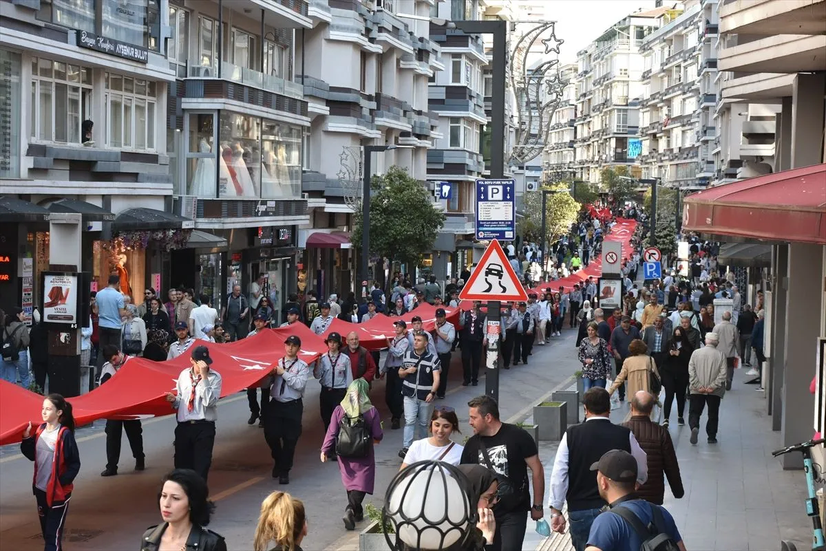 Samsun'da 1919 metrelik Türk bayrağıyla yürüyüş yapıldı