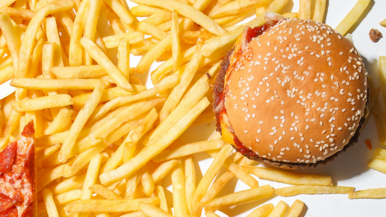 McDonald's'a dava: Reklamlarında hamburgerleri büyük gösteriyor