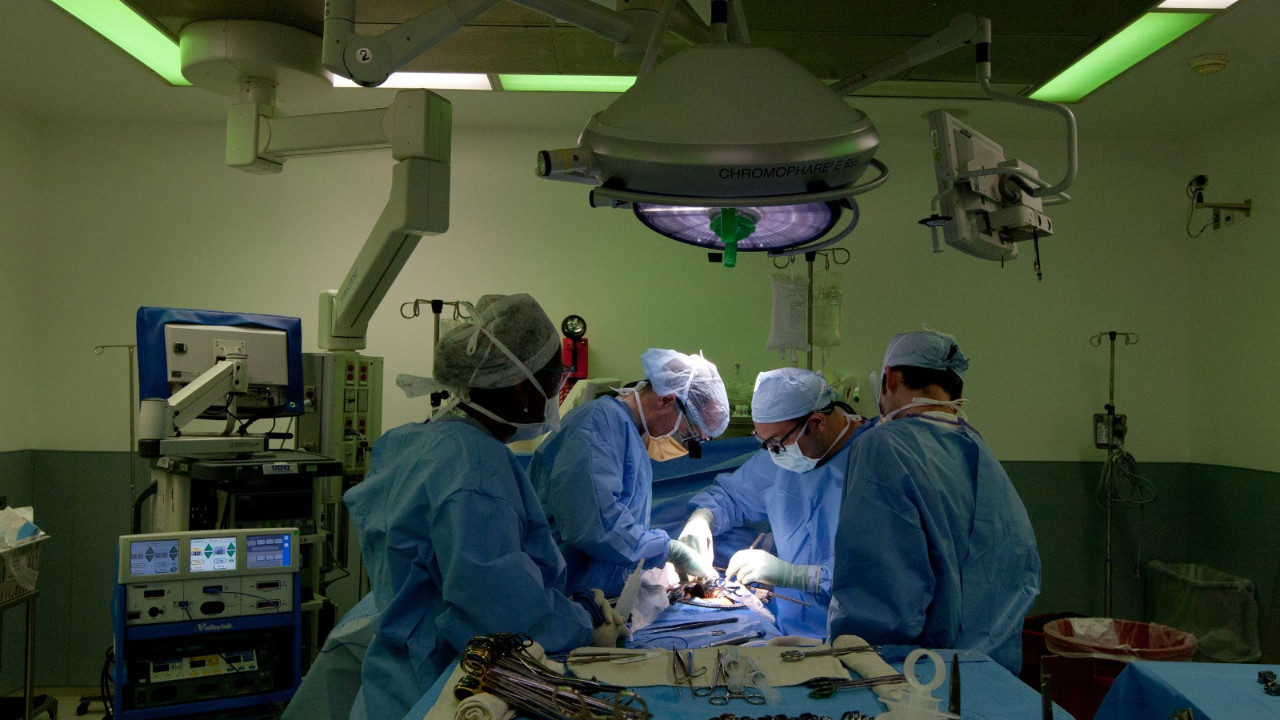 New York'ta Mount Sinai Hastenesi'ndeki bir böbrek nakli ameliyatı. 3 Nisan 2012. (Ruth Fremson/The New York Times)