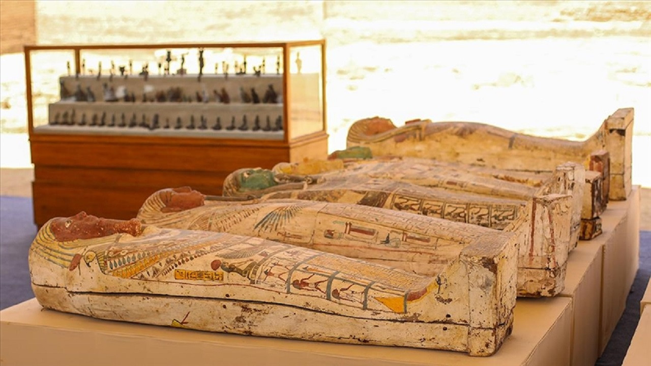 Mısır'da antik döneme ait 250 mumya ile 150 heykel bulundu
