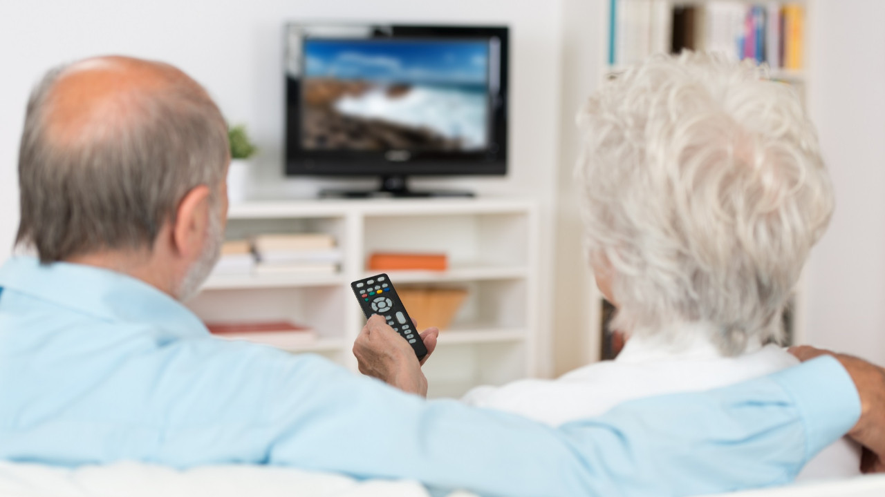 60’lı yaşlarda TV izleyerek geçirilen her saat felç riskini yüzde 14 artırıyor