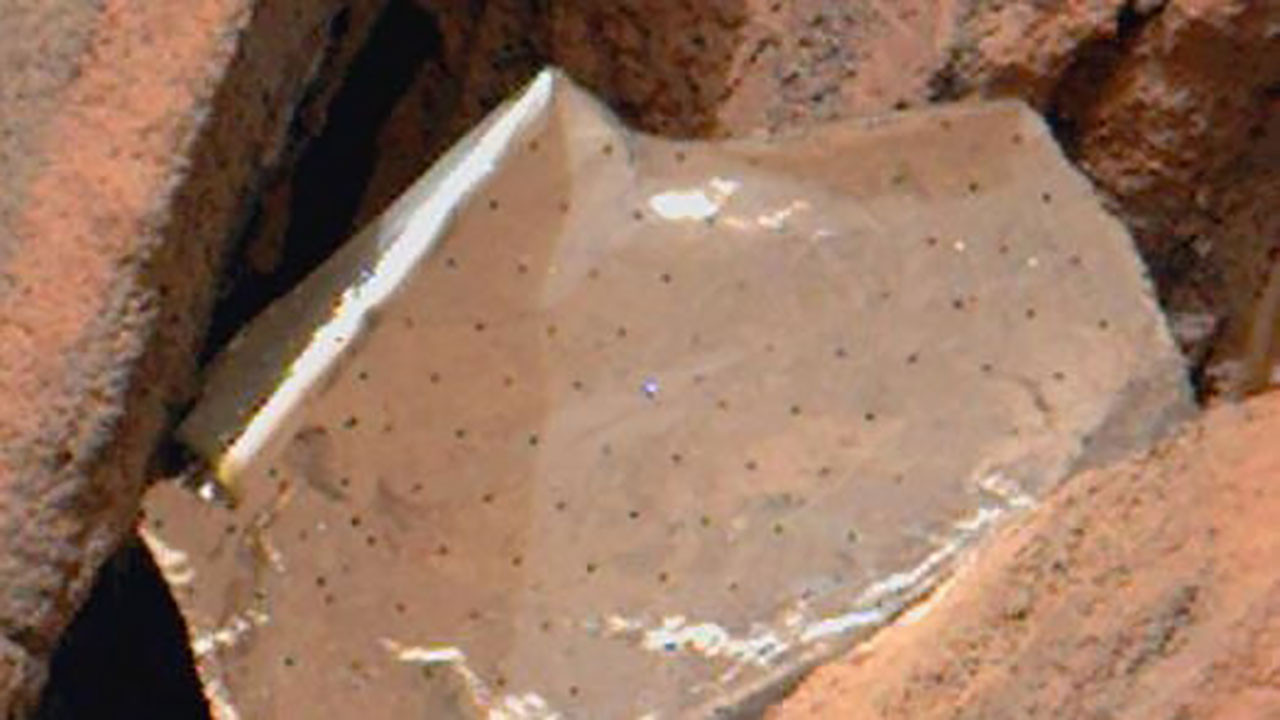 Mars'taki gizemli cismin sırrı çözüldü: İnsan çöpü