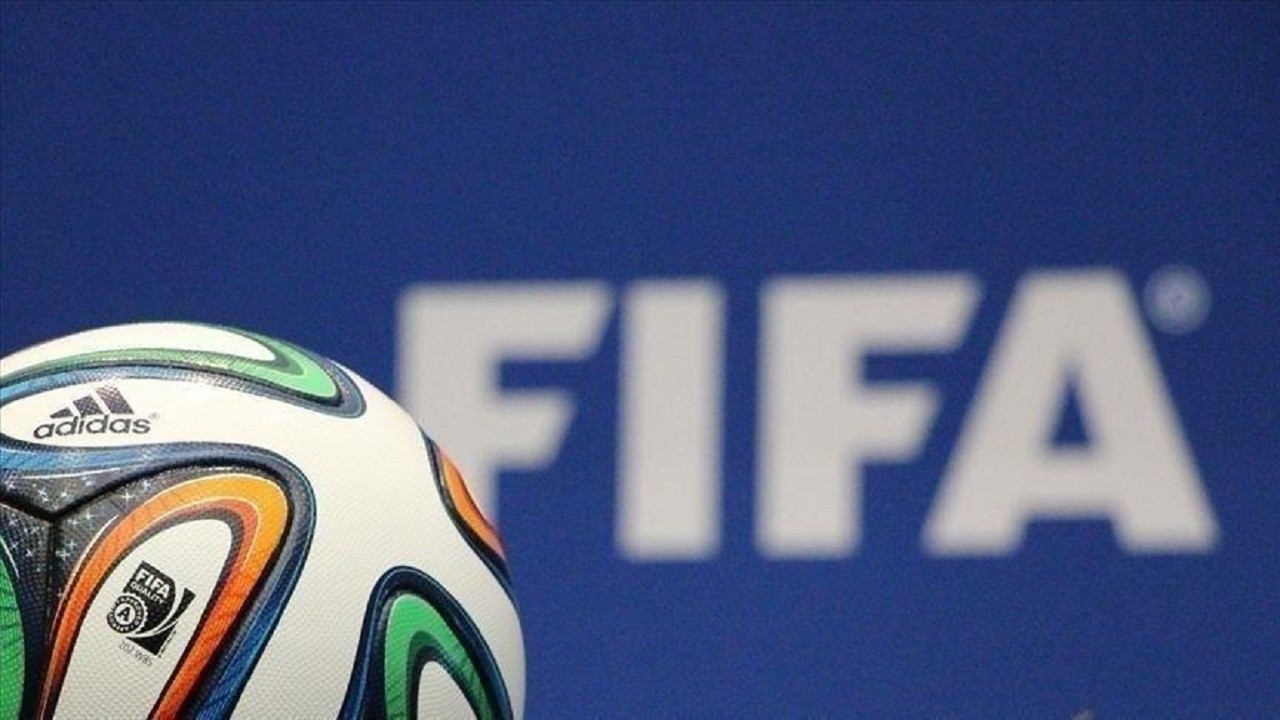 FIFA Ukrayna ve Rusya'daki yabancı oyunculara ilişkin askıya alma hakkı kararını uzattı