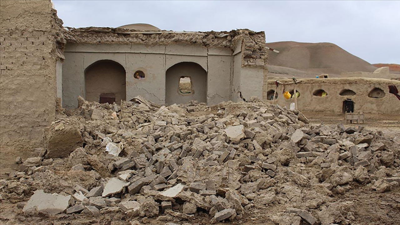 Afganistan'da 5,9 büyüklüğünde deprem: 255 kişi hayatını kaybetti