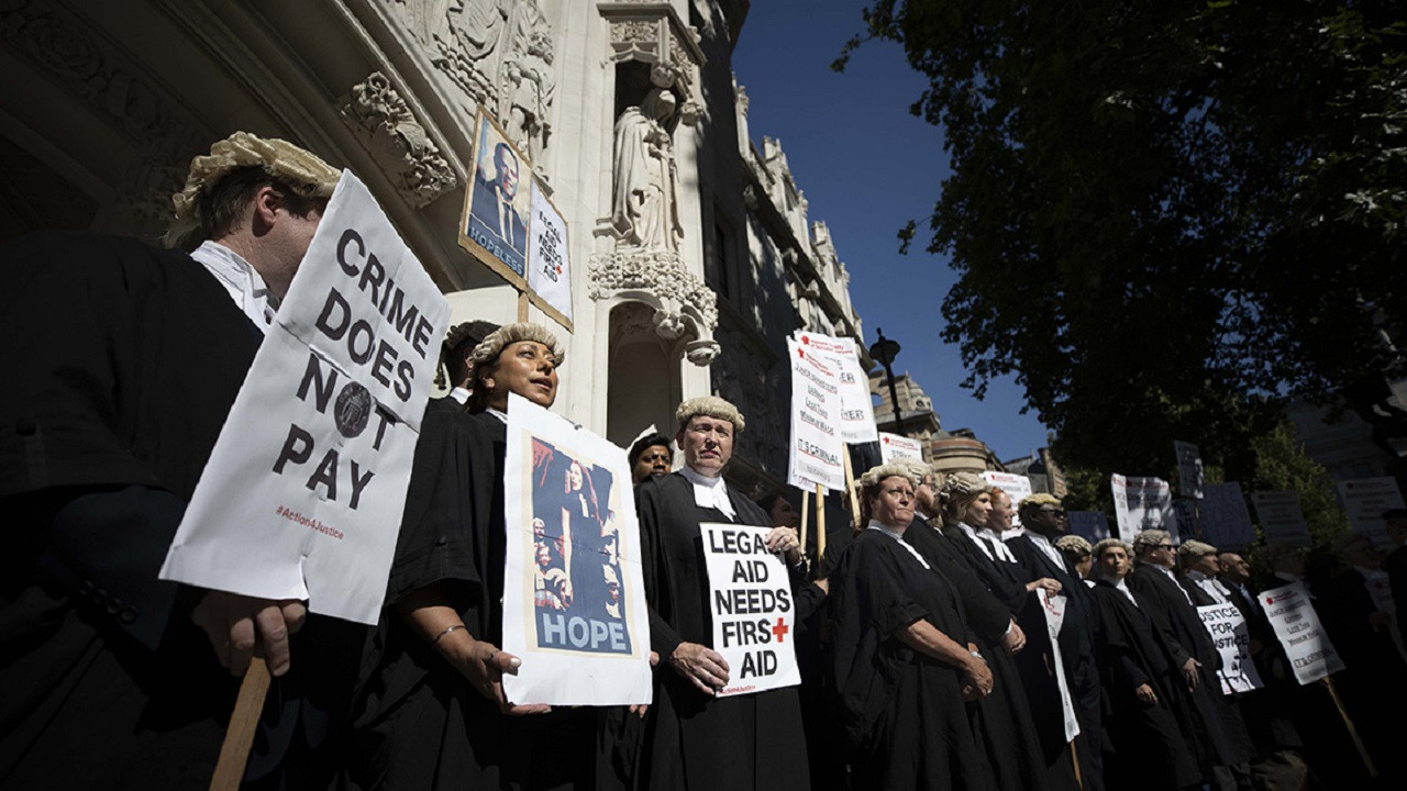 İngiltere'de ceza avukatları greve devam ediyor
