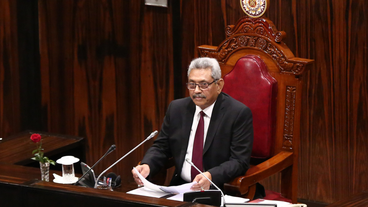 Sri Lanka'da Devlet Başkanı Rajapaksa ülkeyi terk etti