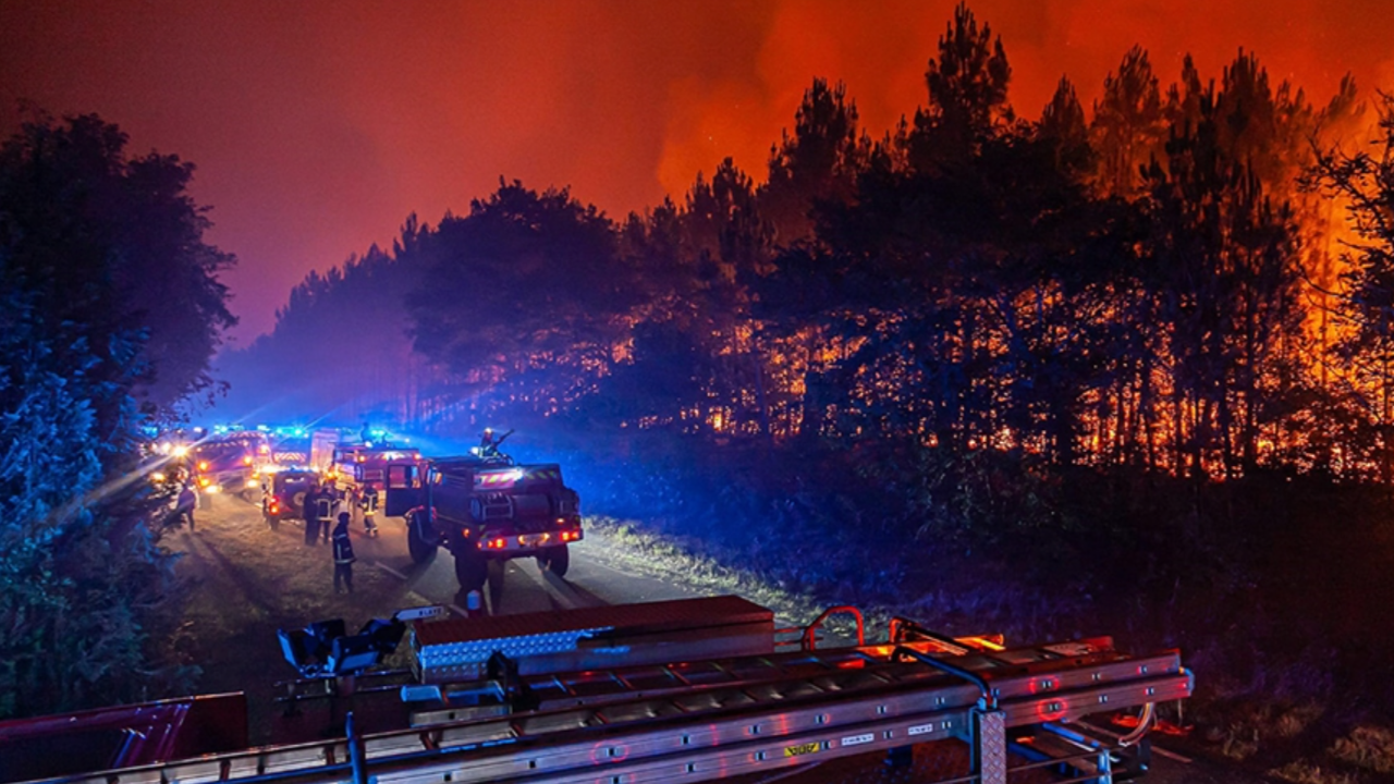 Fransa'da yangınlar nedeniyle 14 bin 900 kişi daha tahliye edildi