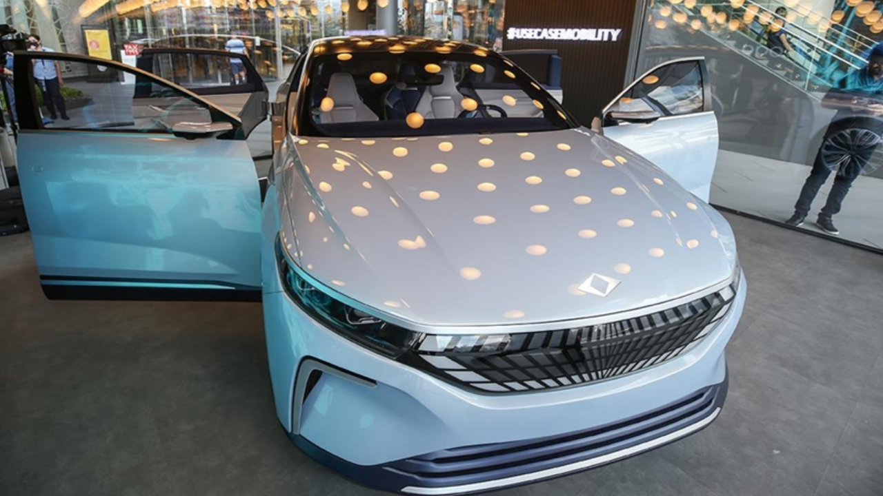 Togg, akıllı otomobilini Zorlu Center'da sergilemeye başladı