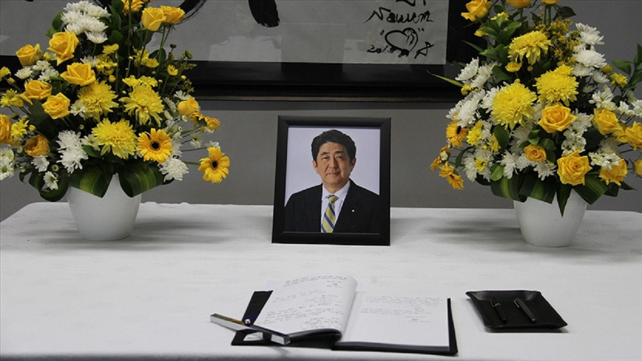Suikasta uğrayan Abe'ye 1,8 milyon dolarlık cenaze merasimi bütçesi tartışılıyor