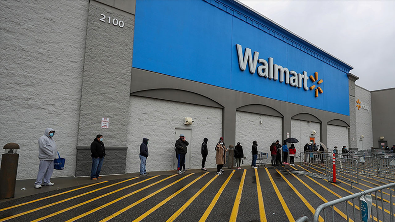 Walmart enflasyon nedeniyle kar tahminlerini düşürdü