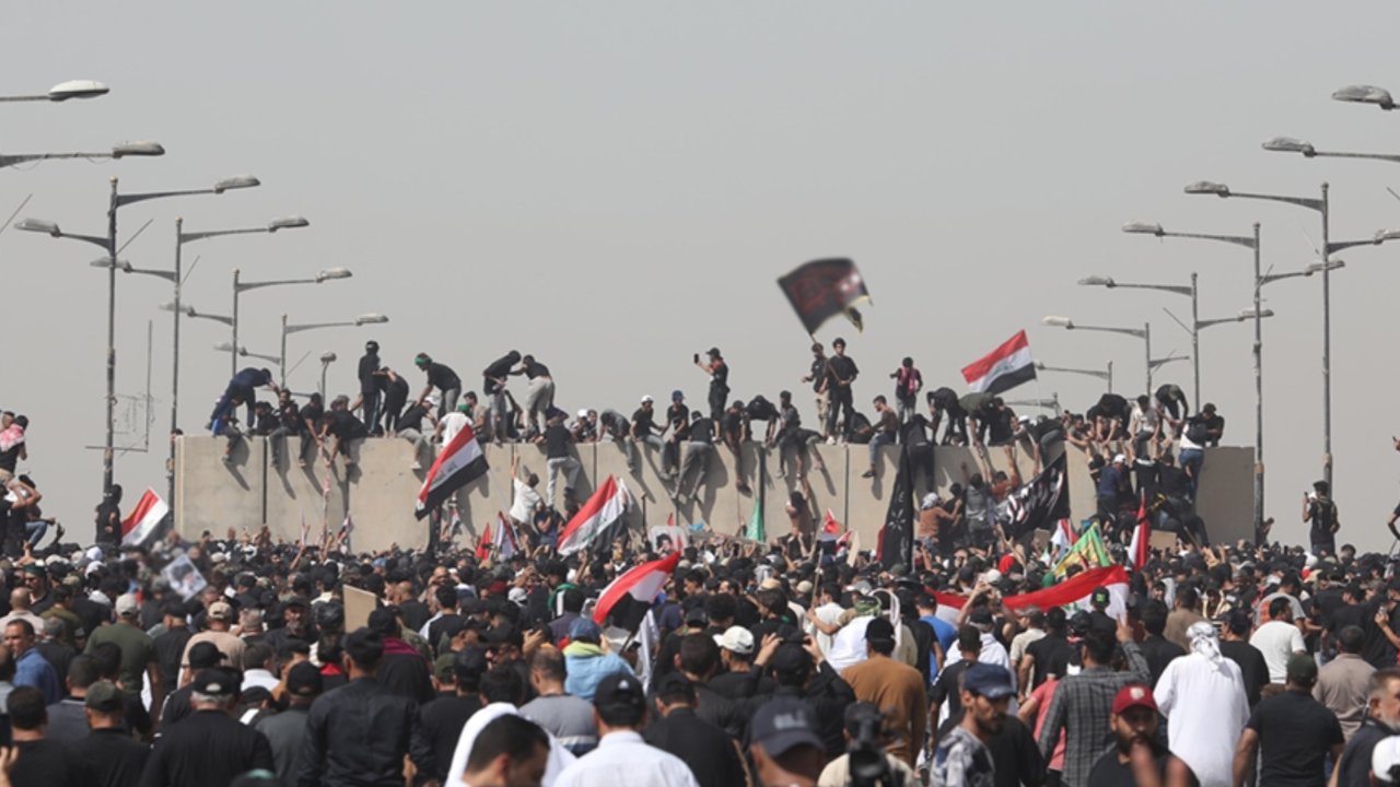 Irak'ta meclisi basan Sadr'ın rakibi Şii gruplar harekete geçti